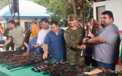 <p>PAGALUNGAN GUNS. Mayor Vicman Montawal (right) of Datu Montawal town hands over a rifle to Colonel Alfredo Rosario Jr, chief of the military’s 602nd Infantry Brigade during turn over ceremonies of loose firearms on Wednesday. (602nd Brigade photo)</p>
